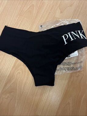 Victoria’s Secret PINK Black Seamless no show panty S